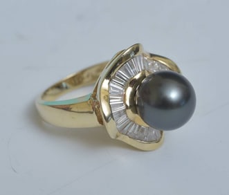 14k Gold Black Pearl and Diamond Ring