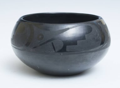 Early Maria Martinez Blackware Pot