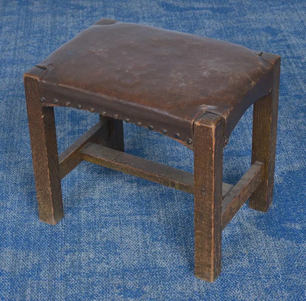 Mission Oak Footstool with arched aprons: Mission Oak Footstool with arched aprons 17"x12"x15" unsigned circa 1910 IN HOUSE SHIPPING W/I continental USA $55DURING CHECKOUT CHOOSE "ARRANGE MY OWN SHIPPING" if you'd like to use our in-house