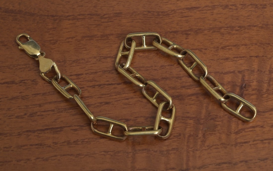 14k Gold Link Bracelet: 14k gold link bracelet 8 mm wide, 8 1/2" long, weight is 27.3 grams IN HOUSE SHIPPING Within Continental USA $25 DURING CHECKOUT CHOOSE "ARRANGE MY OWN SHIPPING" if you'd like to use our in-house ship