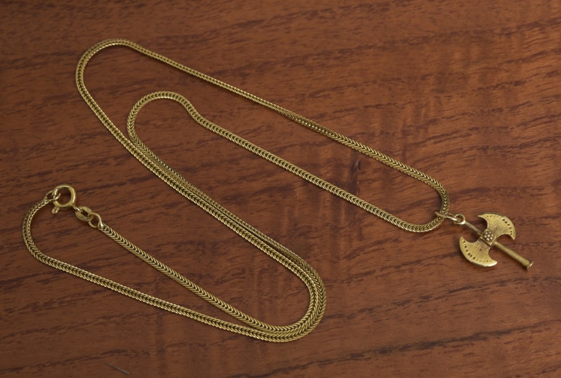 18k Gold "Axe" Pendant and Chain: 18k Gold "Axe" Pendant and Chain 20" long chain, 3/4" long pendant, weight is 7.6 grams IN HOUSE SHIPPING Within Continental USA $25 DURING CHECKOUT CHOOSE "ARRANGE MY OWN SHIPPING" if you'd like to u