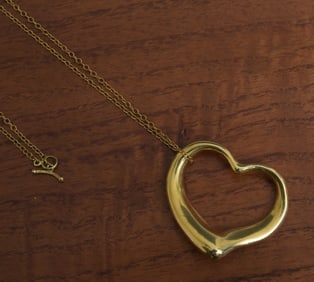 Elsa Peretti Tiffany & Co 18k Gold Heart Shaped Pendant Necklace
