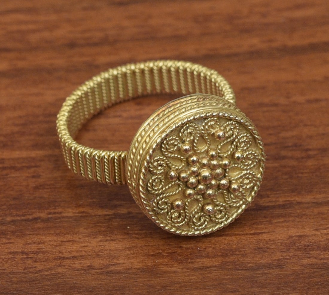 18k Gold Round Filigree Ring (1 of 2)