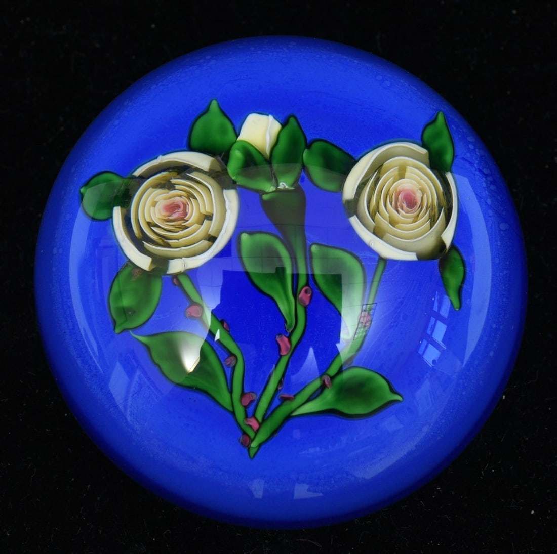 ST. LOUIS Bouquet Floral Glass Paperweight , France, 1976 (1 of 3)