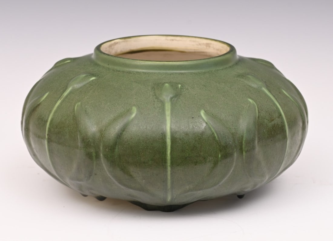 HAMPSHIRE Arts & Crafts Pottery Jardinaire, mat green with tulips (1 of 7)