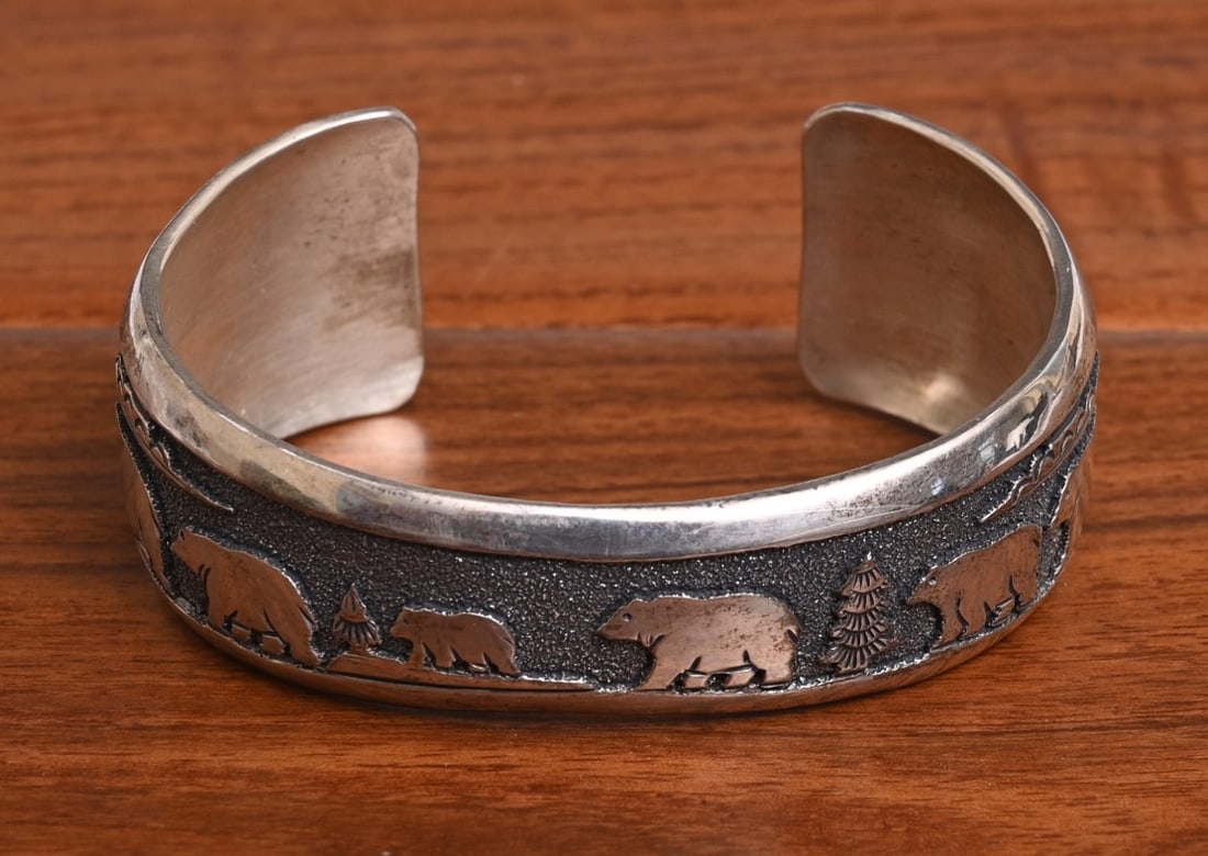 Thomas Singer Navajo Sterling Silver Story Teller "Bear" Cuff Bracelet (1 of 3)