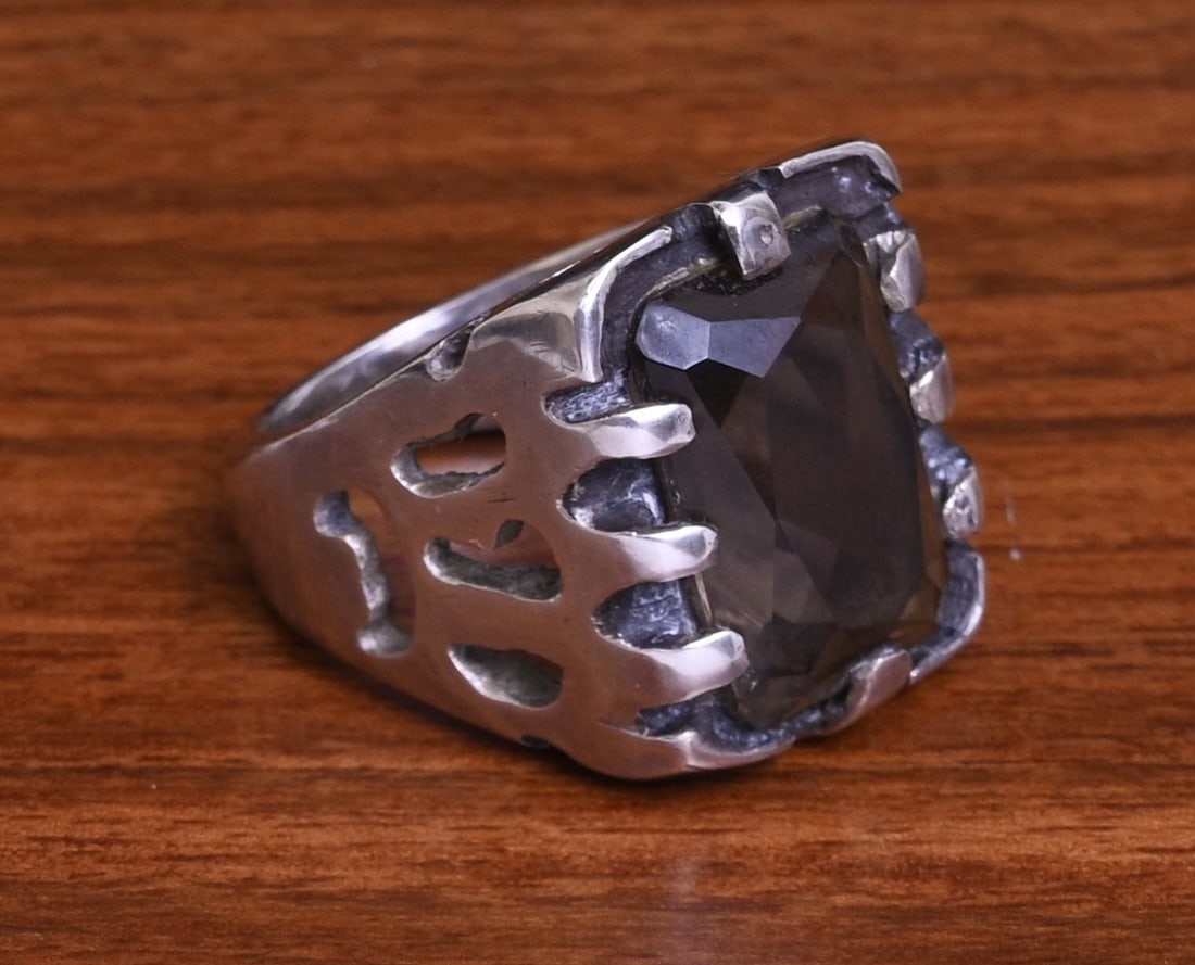 Native American Sterling Silver Bear Claw Ring with Smokey Quartz: Native American Sterling Silver Bear Claw Ring with Smokey Quartz 17mm x 12mm faceted stone ring size 10 1/2, weight is 23.2 grams gross Unmarked IN HOUSE SHIPPING within the Continental USA $15. DURI