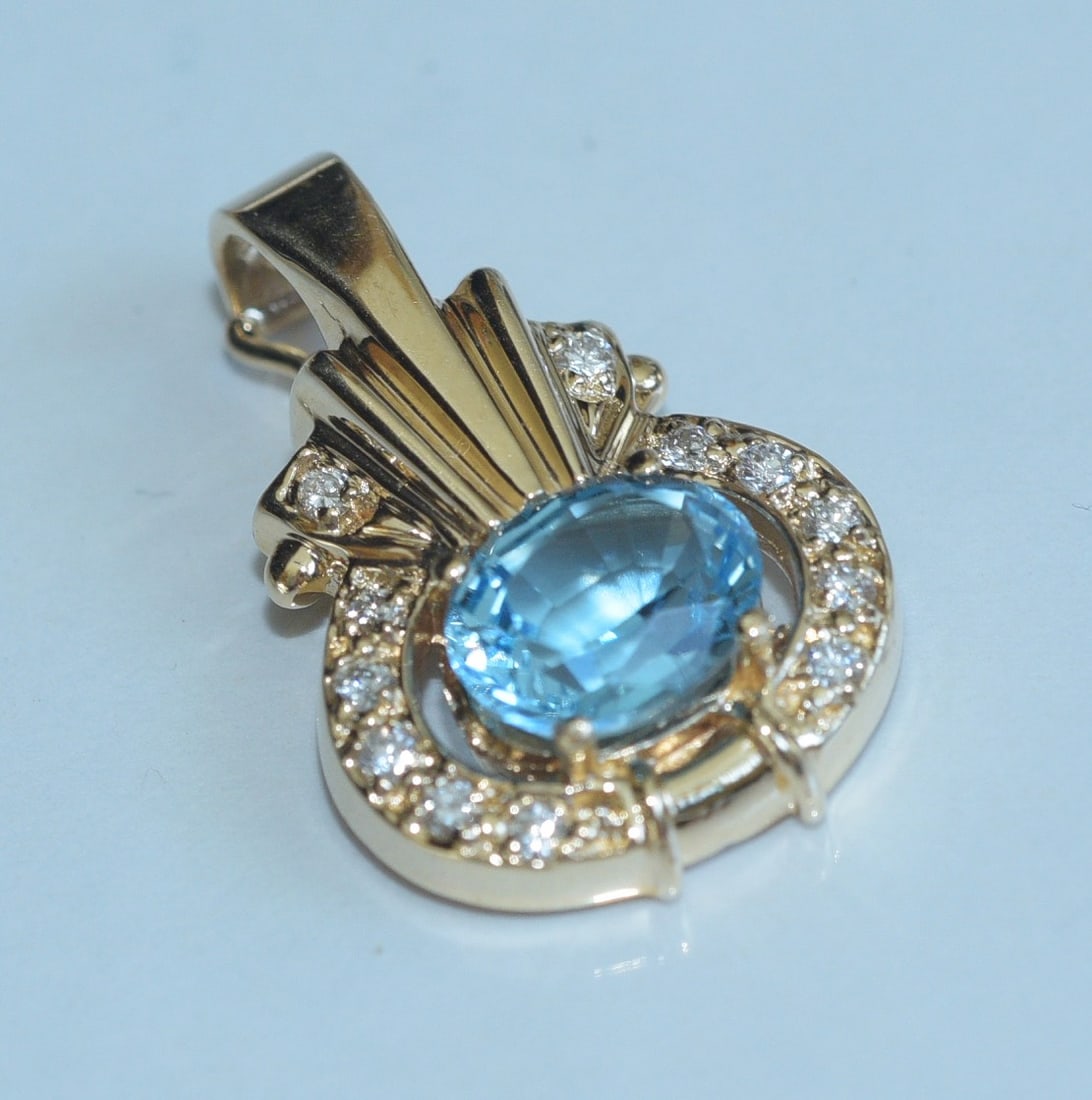 14k Gold Blue Topaz and Diamond Pendant: 14k Gold Blue Topaz and Diamond Pendant 9mm x 7mm blue topaz set with twelve round brilliant cut diamonds 1" long pendant, weight is 6.9 grams gross IN HOUSE SHIPPING within the Continental USA $20. D