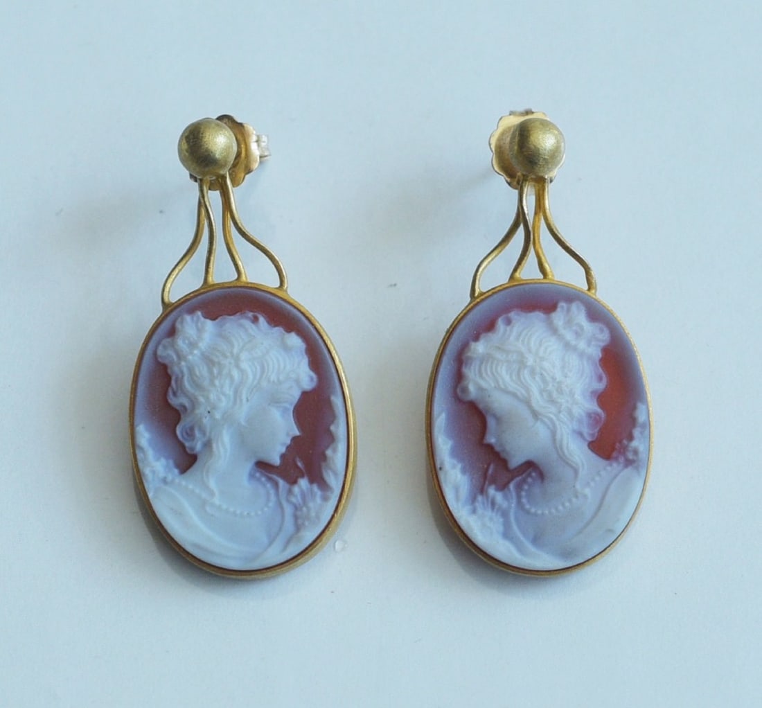 18k Gold Carnelian Cameo Drop Earrings: 18k Gold Carnelian Cameo Drop Earrings 1 1/4" long for pierced ears signed "JW" on back of stone weight is 7.1 grams gross not marked, but tests 18k IN HOUSE SHIPPING within the Continental USA $15. D