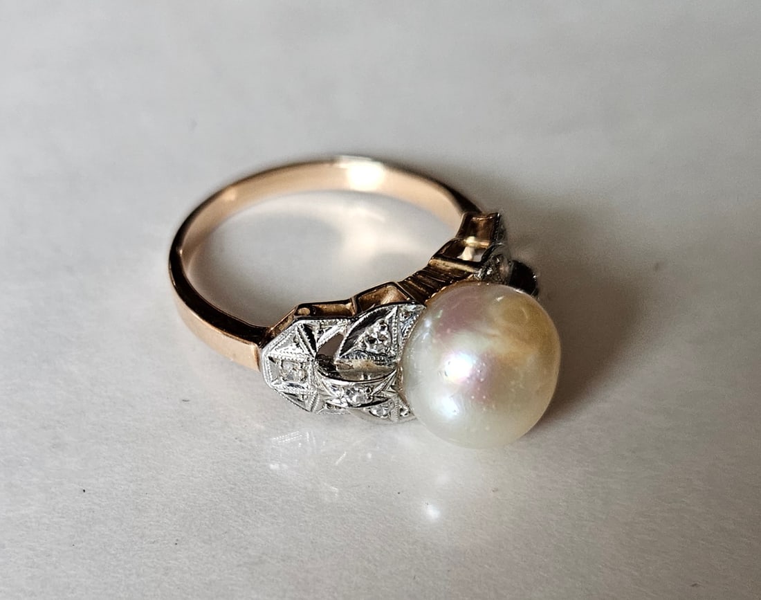 18k Gold Cultured Pearl and Diamond Ring: 18k Gold Cultured Pearl and Diamond Ring 9 mm pearl set with diamonds ring size 9, weight is 6.2 grams gross unmarked, but tests 18k gold IN HOUSE SHIPPING within the Continental USA $20. DURING CHECK