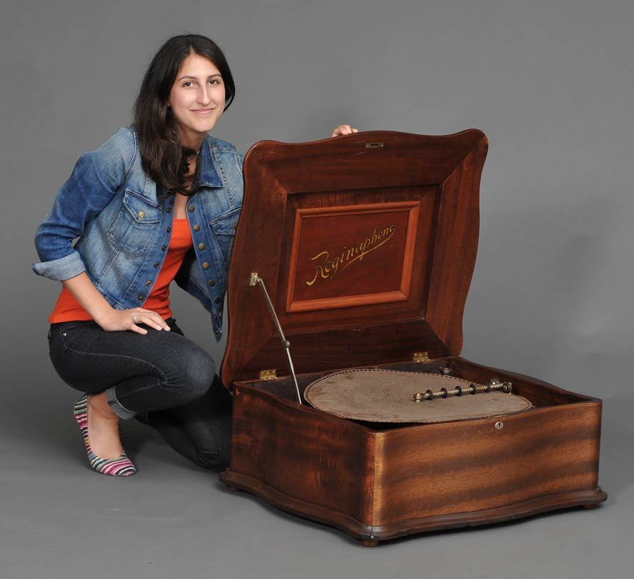 Regina Disc Music Box: "Reginaphone" with mahogany serpentine case 20 3/4" diameter serial #1390196 (style 139) with 29 discs circa 1907,note: Bowers p. 197 indicates 177 of this model were produced between 1907 and 1915 es