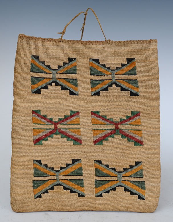 Nez Perce Corn Husk Bag: 12" x 10" late 19th/early 20th century estimate 400/600