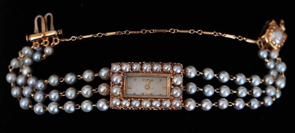 14K Lucien Piccard Ladies Pearl Wrist Watch: with gold chain connecting clasps 17.5 mm long 17.8 dwt gross SHIPPING: Shipping available within the Continental USA (excludes insurance) $20. International buyers are responsible for arranging 3rd p