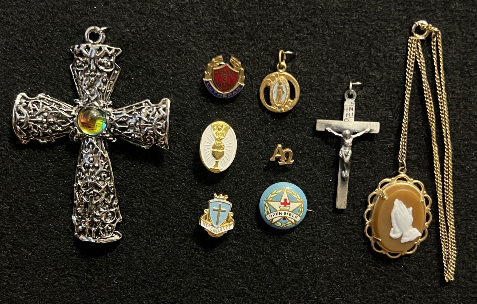 Lot of 9 Religious Pieces/Jewelry (1 of 11)