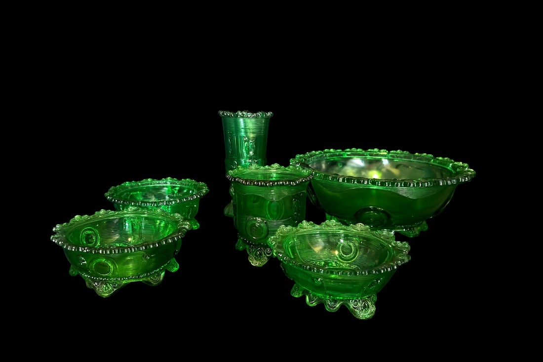L.E. Smith Forest Green Pressed Glass Dresser and Serving Set: Set includes (11 pieces total):(3) Covered lidded bowls(1) Large open serving bowl(4) Small individual bowls(2) Footed goblets(1) Medium open bowl Largest bowl approx. 9” diameter; covered dishe