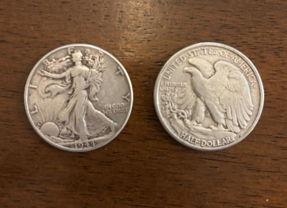 Set of 8 Walking Liberty Half Dollars – All 1944 (90% Silver) (1 of 3)
