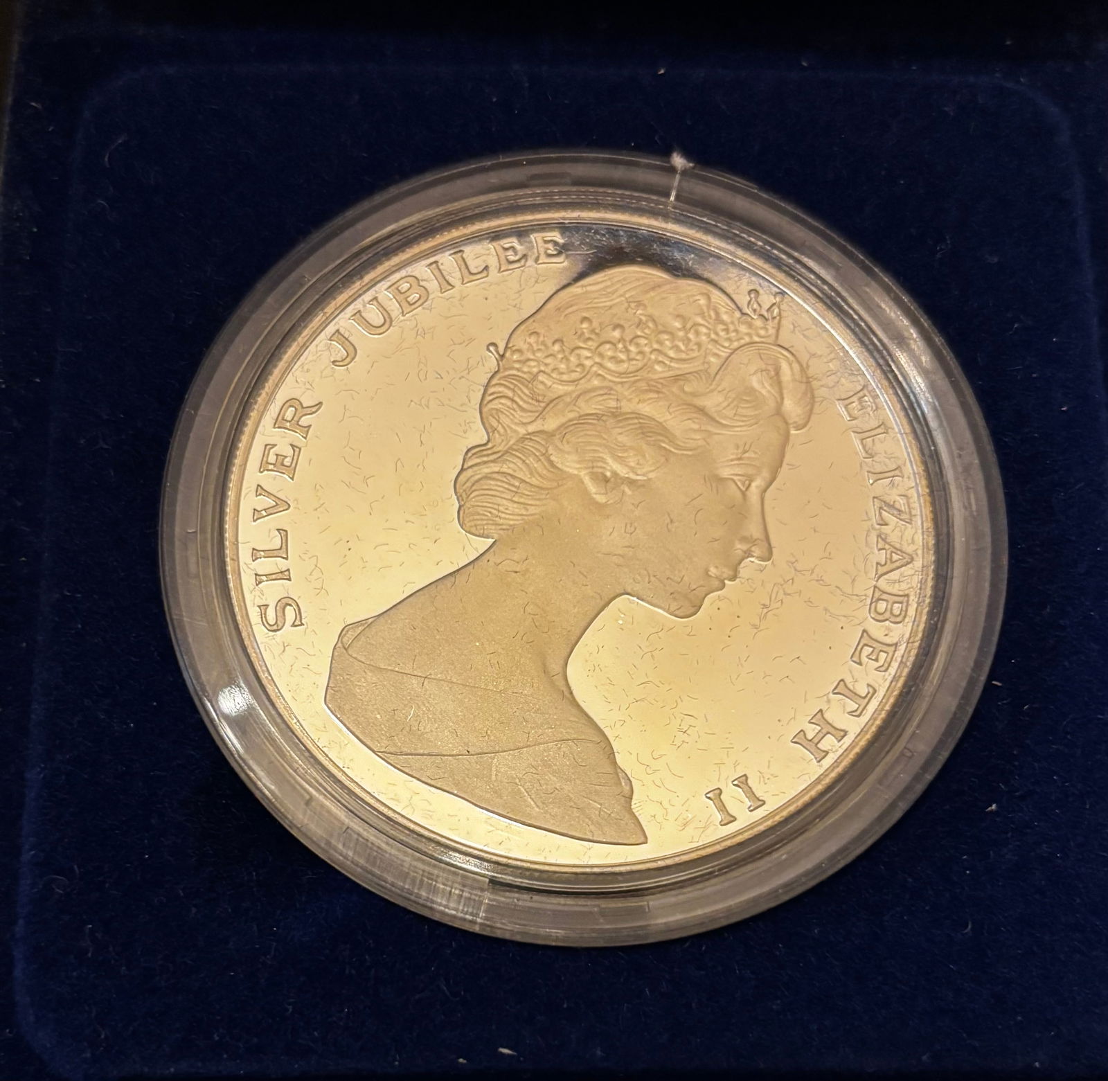 Bermuda 1977 Silver Jubilee Commemorative Coin – Bermuda Monetary Authority – Case (1 of 2)