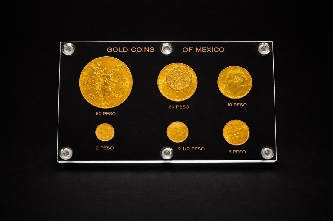 Mexican Gold Coin Set – 50, 20, 10, 5, 2½ & 2 Peso Coins, Acrylic Display Case: Complete matched set of Mexican gold coins including 50 Peso (Centenario), 20 Peso, 10 Peso, 5 Peso, 2½ Peso, and 2 Peso, housed in a fitted clear acrylic presentation case with brass-tone labe