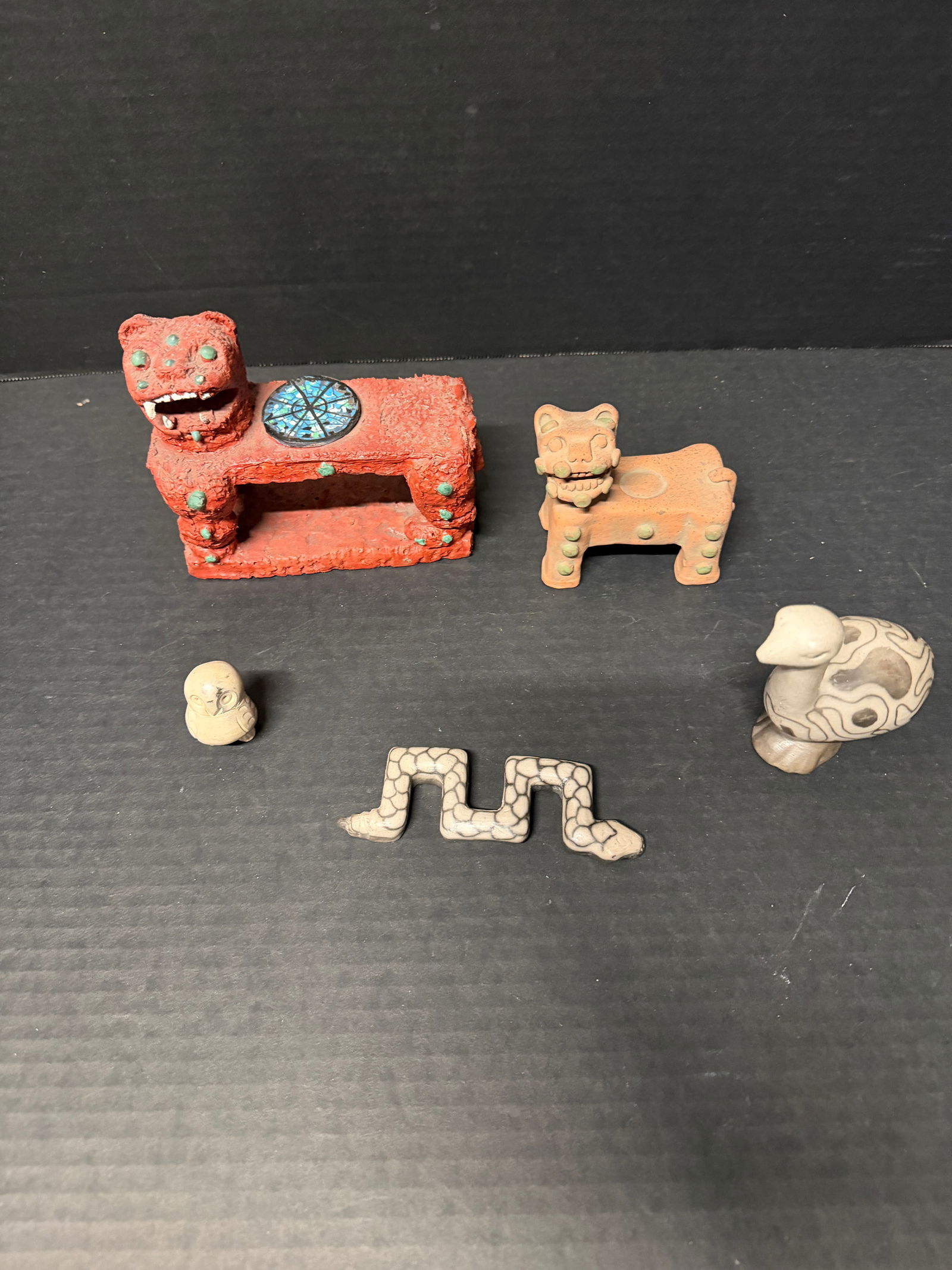 Decorative ceramic figurine lot incl jaguar-form sculpture, animal figures, bird, snake, owl; mixed (1 of 5)