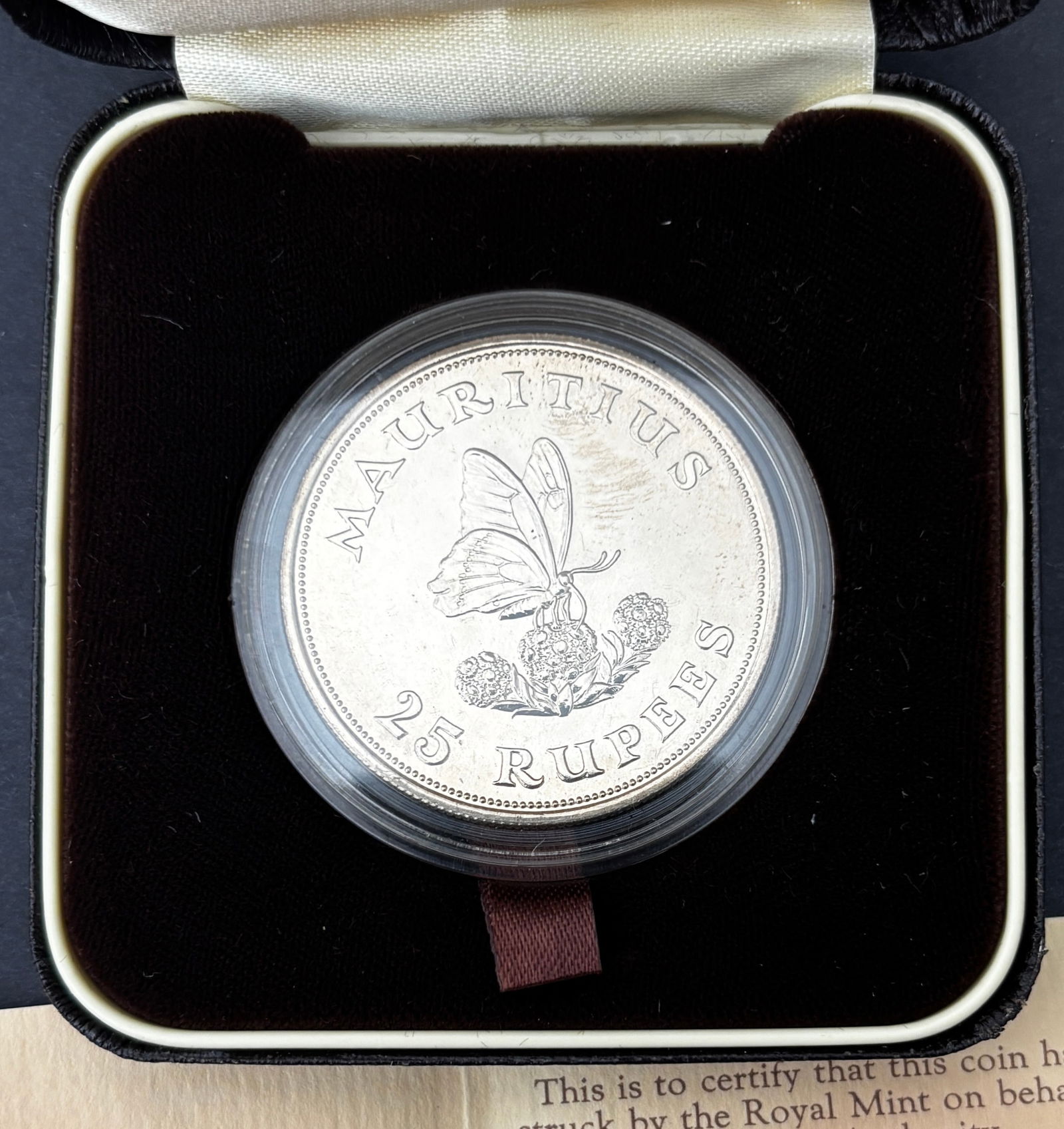 1975 Mauritius 25 Rupees Silver Proof Coin Royal Mint Box & COA: 1975 Mauritius 25 Rupees proof commemorative coin issued for conservation and struck by the Royal Mint, presented in the original fitted case with certificate of authenticity signed by the Deputy Mast