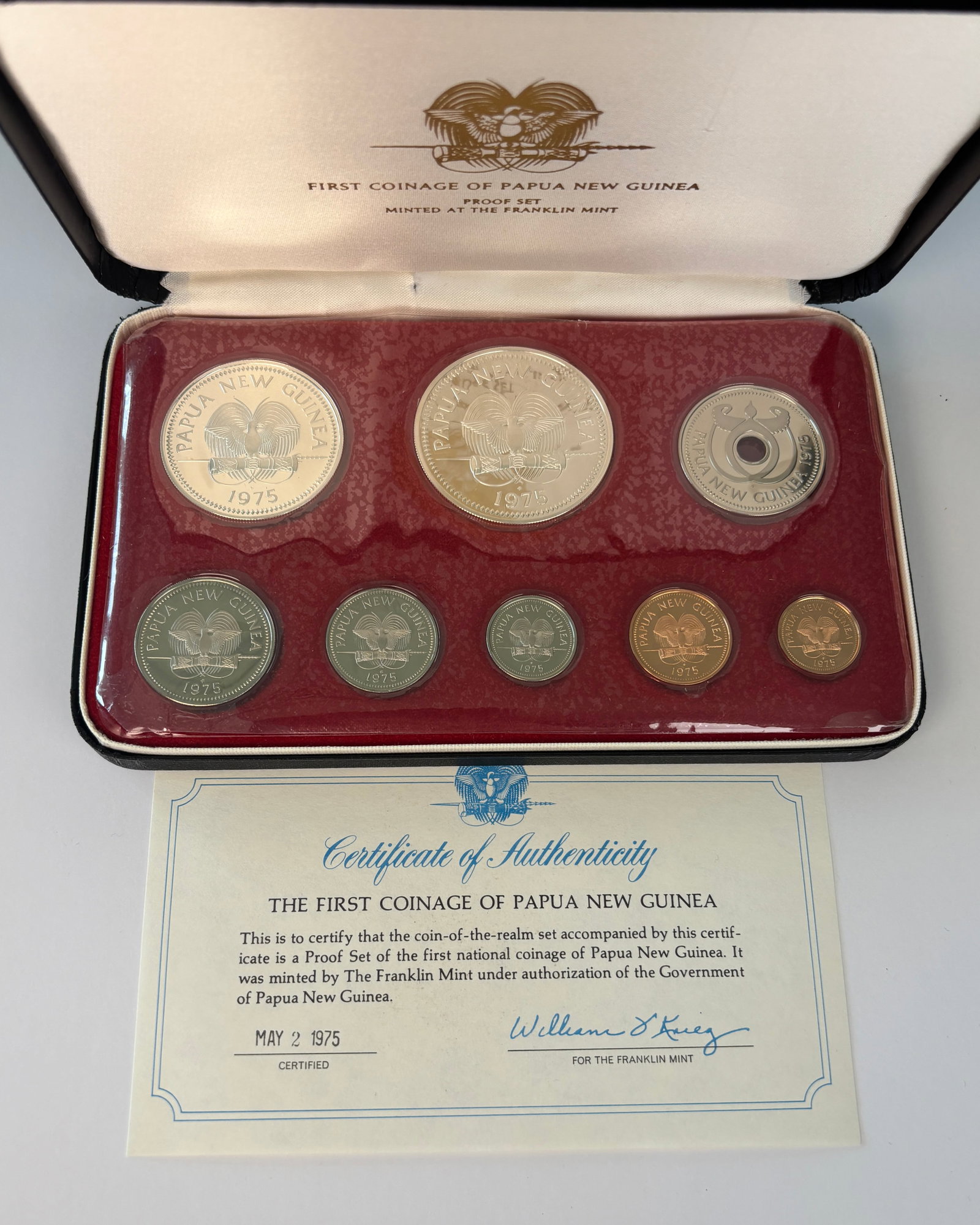 1975 Papua New Guinea Proof Coin Set Franklin Mint With COA And Case: 1975 Papua New Guinea “First Coinage” proof set issued under government authorization and struck by the Franklin Mint , featuring a complete denomination run including higher-value silver