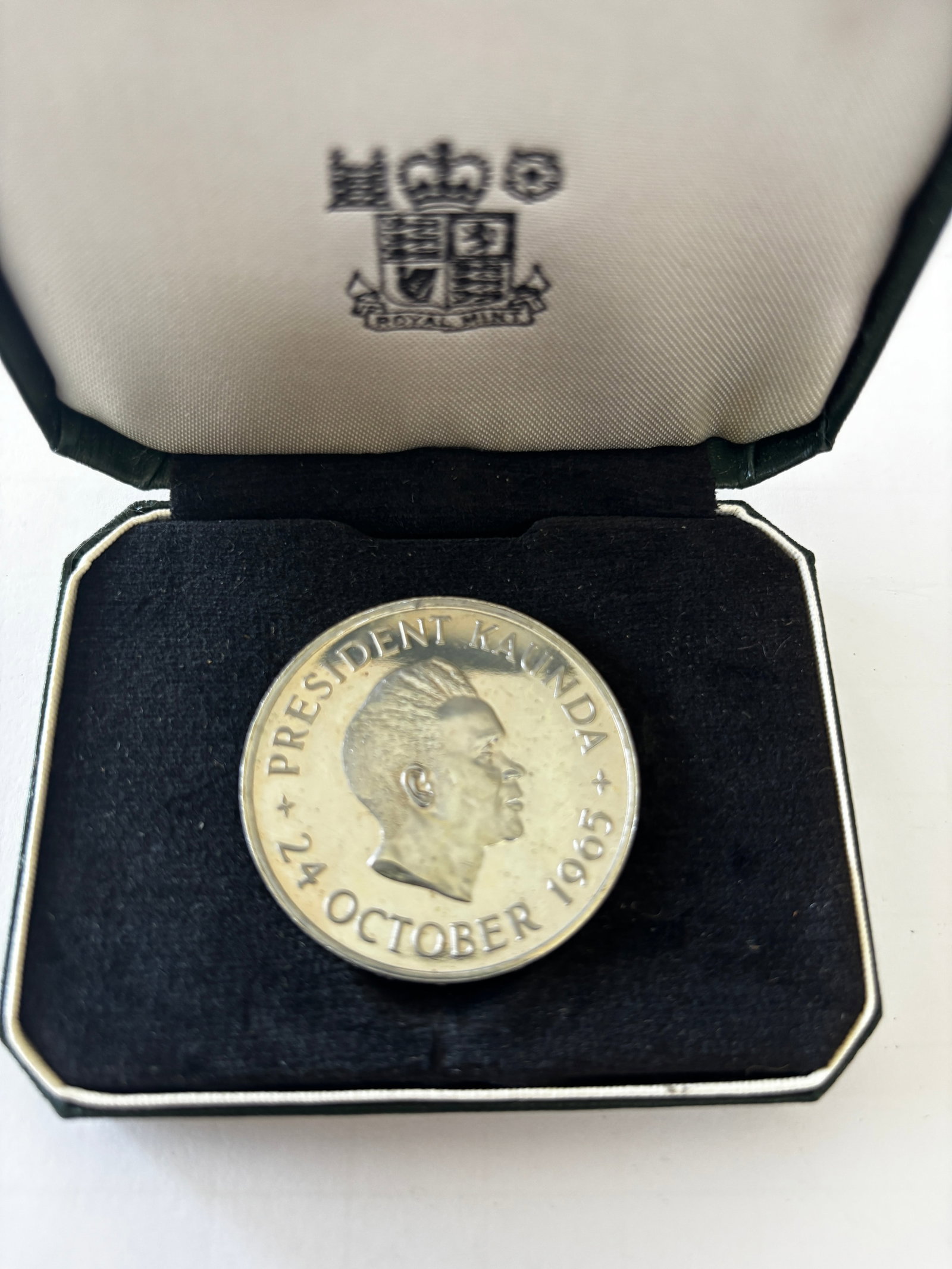 Zambia President Kaunda 1965 Medal: Zambia commemorative medal featuring President Kenneth Kaunda with “President Kaunda 24 October 1965” inscription to one side and Zambia national crest with “Zambia Five Shillings” den