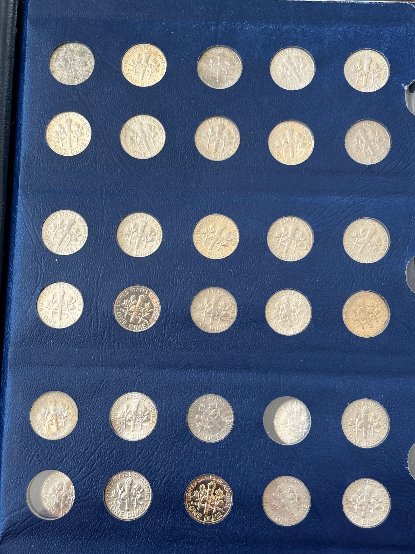 Roosevelt Dime Album, 1946–2004 – Nearly Complete Collection with Silver Issues: Complete Roosevelt Dime album spanning 1946 through 2004, featuring a strong collection of Roosevelt dimes housed in a blue coin album. The collection includes the desirable 1946–1964 90% silver iss