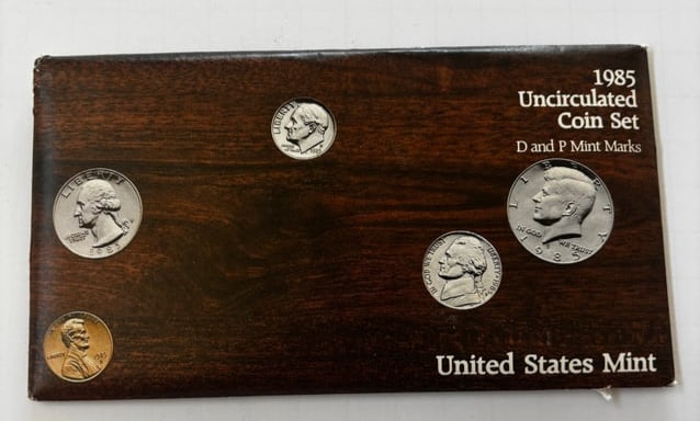 1985 United States Mint Uncirculated Coin Set, Original Government Packaging: Official 1985 United States Mint Uncirculated Coin Set containing Philadelphia and Denver Mint issues housed in the original government packaging. The set includes Lincoln cents, Jefferson nickels, Ro