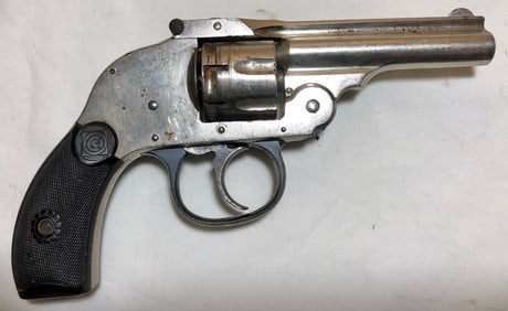 Harrington & Richardson H&R Model 922 .22 Rimfire Revolver Short Barrel (1 of 4)