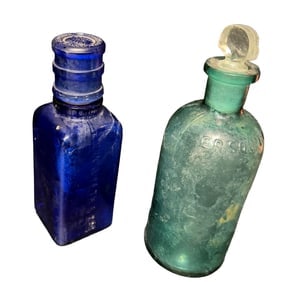 Antique JOHN WYETH & BRO Cobalt Apothecary Bottle w Stopper & E.R. SQUIBB Embossed Aqua Pharmacy (1 of 6)
