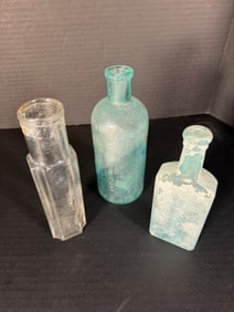 19th C Mallinckrodt Chemical Works St Louis Bottle, Radway RRR Medicine Bottle & Paneled Apothecary (1 of 6)