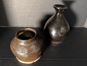 Vintage Studio Pottery Vases Pair Brown Glaze Bulb Form & Flared Neck 4.5–7: Vintage studio pottery vase pair brown glaze bulb & flared forms approx 4.5–7 in H;