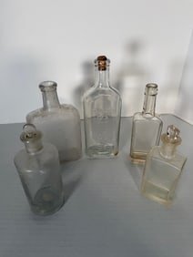 Antique Bottle Lot Watkins W.T. & Co Glass Stoppers Cork Top Utility Bottles 5–8.75: 5pc antique bottle lot incl Watkins cork top, W.T. & Co base emboss, glass stopper examples, approx 5–8.75”H;