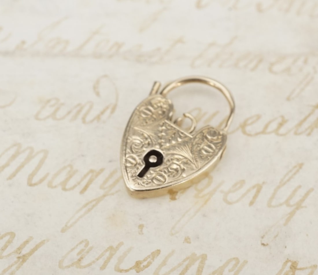 Vintage 9k Gold Heart Lock Pendant Charm Articulated 0.85" UK British PG1976 (1 of 2)