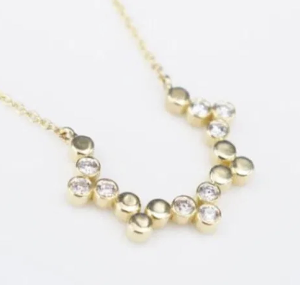 18k Yellow Gold Diamond Necklace 15-17" Artisan New NWOT Bee Honeycomb NG1564: This artisan necklace features a fixed pendant crafted of round dots and bezel-set diamonds, creating a honeycomb horseshoe shape. All crafted in 18k yellow gold, this necklace is a gorgeous addition