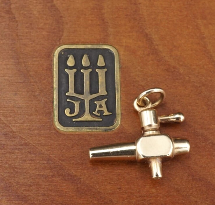 James Avery Tap Charm Wine Beer Spigot 14k Gold Barrel Pendant Rare HTF PG1737 (1 of 3)
