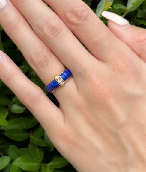 Van Cleef Arpels Ring Diamond Lapis Carved 18k Gold Sze 5.5 Yellow France RG4224: This Vintage VCA ring features fluted carved lapis on either side of a column of sparkling diamonds. The gentle dome and classic construction make an amazing creation with the attributes of the finest