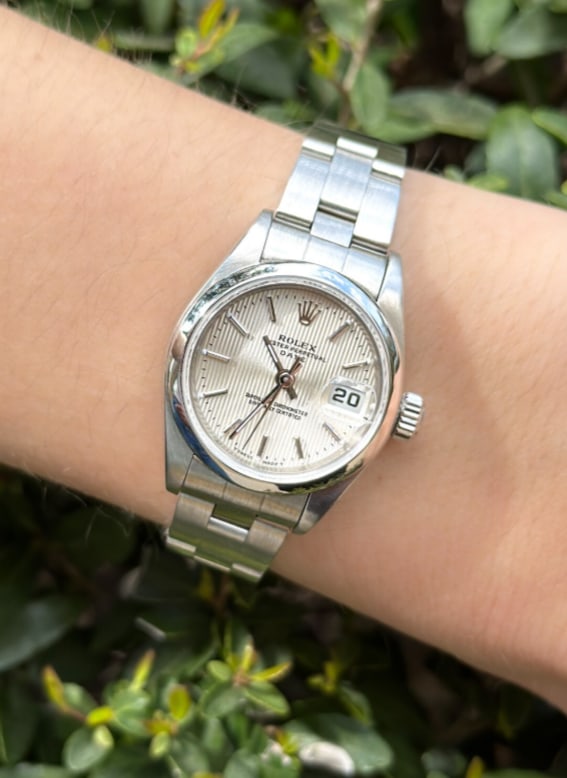1999 Ladies Rolex Date 79160 Stainless Steel Warranty 26mm Oyster Bracelet W778: Guaranteed authentic Ladies Rolex model 79160. This classic watch features a solid stainless-steel case, oyster link bracelet, sapphire crystal with date bubble, cream pinstripe dial with baton marker