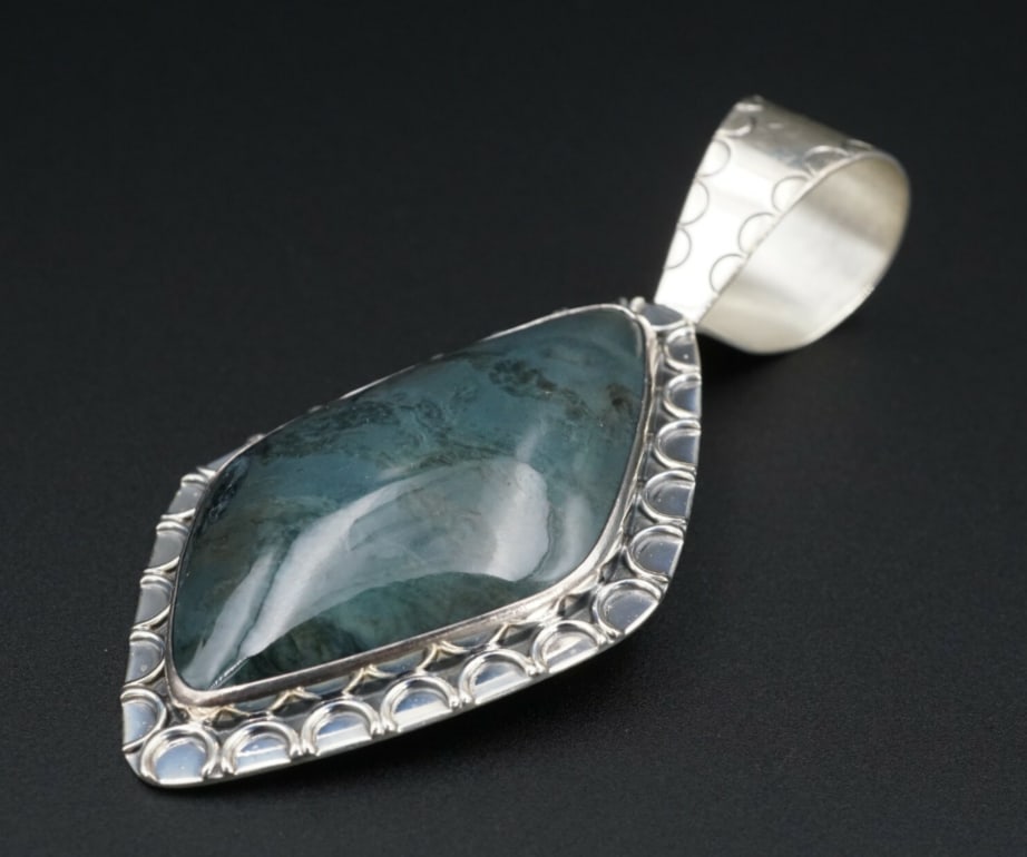 Jay King Sterling Silver Pendant DTR Desert Rose Trading Moss Agate 2.8" PS1865: This beautiful natural stone pendant from Jay King features a large grey-green agate cabochon, bezel set in a unique dot frame crafted of sterling silver. A fun statement piece, sure to be an instant