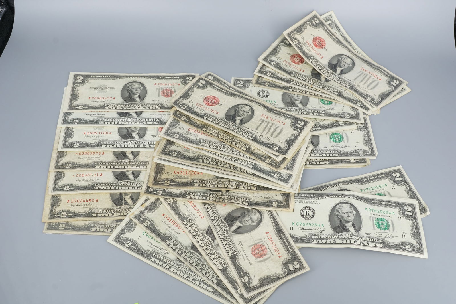 Lot of U.S. $2 Two Dollar Bills Banknotes Circulated and Uncirculated (1 of 3)