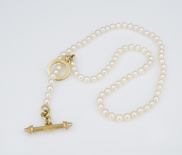 Matthew Trent Akoya Pearl Strand Toggle Necklace 18k Yellow Gold 19" 5mm NG1857: This beautiful Matthew Trent necklace features a classic single strand of lustrous Akoya pearls with creamy white overtone that culminate in an stately yellow gold toggle clasp. An excellent go-to acc