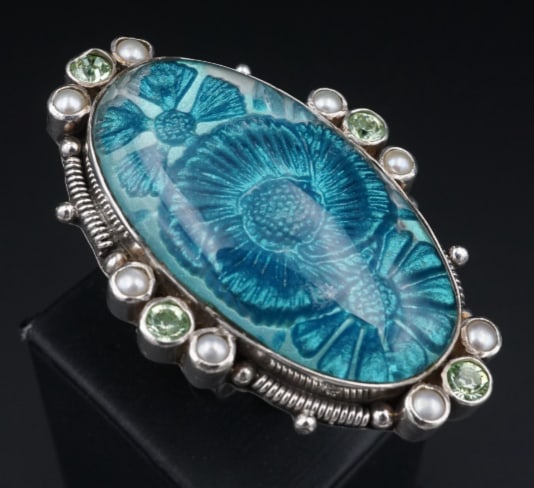 Mars & Valentine Flower Ring Sterling Silver Size 9 Pearl Blue Teal 2" RS3638: This stunning statement ring from Echo of the Dreamer (Mars & Valentine) features a bold oval disc with flowers nestled within a blue background. Set in a chunky sterling silver frame with rope detail