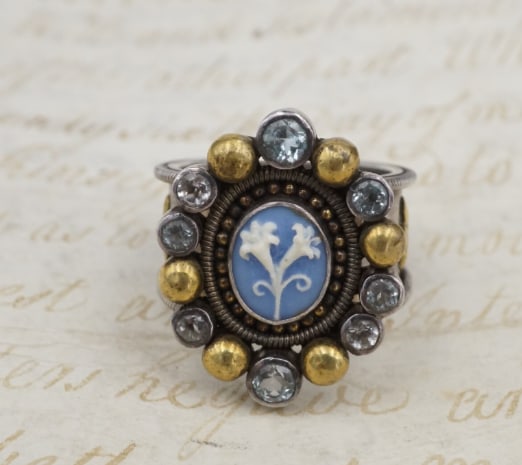 Mars & Valentine Floral Cameo Ring Sterling Silver Topaz Size 9 RS3632: This stunning statement ring from Echo of the Dreamer (Mars & Valentine) features a delicate floral blue cameo set in a chunky, sterling silver frame. Bezel set white topaz accents alternate with gold
