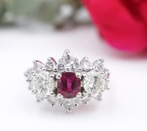 14k White Gold 3 Stone Ruby Diamond Halo Cocktail Ring Size 5.5 Vintage RG3986: This beautiful ring features a red ruby flanked by sparkling diamonds, and surrounded by a cluster of round cut diamonds. All set in solid 14k white gold atop a slim grooved band. Perfect as an altern