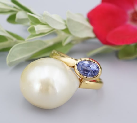 Designer 18k Gold 16mm South Sea Pearl 2.3ct Sapphire Cocktail Ring Sz 8 RG4827: This dramatic bypass ring features a large white baroque south sea pearl set in solid yellow gold and accented with a natural lavender sapphire. A fantastic cocktail ring, perfect for a fancy night ou