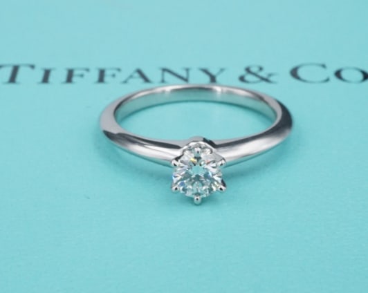 Tiffany & Co Diamond Solitaire Engagement Ring Platinum .31ct G VS1 Sz 5 RG4246: This beautiful Tiffany & Co ring is a classic design, featuring a central round cut diamond set in platinum. The 6-prong setting and polished platinum allows the diamond to shine bright and white! A g