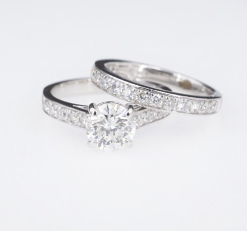 Martin Flyer 18k Gold 2 ctw Diamond Bridal Set Engagement Ring Size 5.75 RG3788: This beautiful bridal set features a modern mount cathedral style mount highlighting a gorgeous 1+ carat center diamond. The shoulders sparkle with more diamonds and milgrain detailing for flair and t