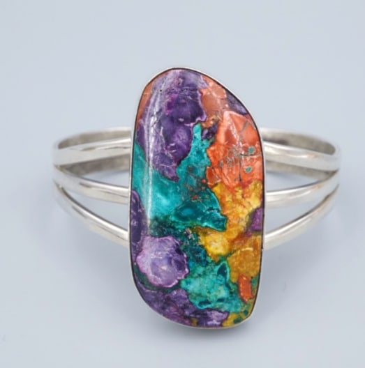 Southwestern Dahlia Copper Turquoise Bracelet Cuff Sterling 6.5" Signed BS3153: This gorgeous Southwestern cuff bracelet features an elongated dahlia copper turquoise cabochon bezel set atop a solid sterling silver cuff with a triple split shank design. This exquisite statement p