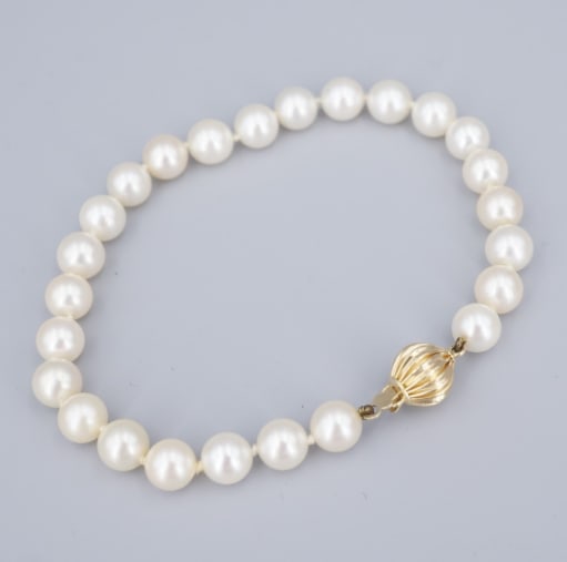 Vintage Pearl Strand Bracelet 14k Yellow Gold 7.5" Classic 7mm BG1099: Coming This gorgeous bracelet features a classic strand of lustrous pearls with a sturdy 14k yellow gold ball clasp. A sleek and classic piece perfect on its own or in your favorite stack! Metal Type: