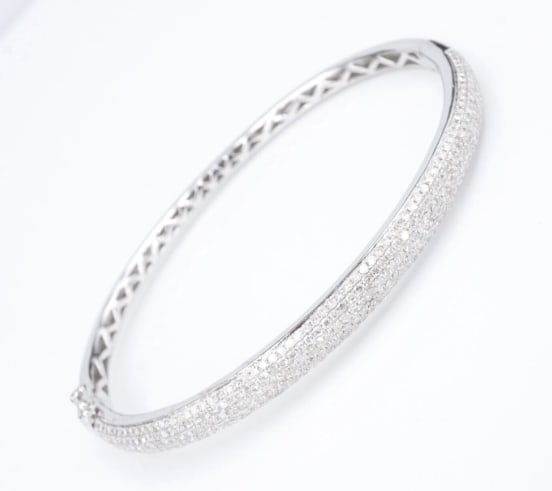 3ct Natural Pave Diamond Hinged Bangle Bracelet 14k White Gold 7" Classic BG963: This gorgeous bracelet features a solid 14k white gold hinged bangle with bright pave diamonds set across the entirety of the face. A sleek and modern piece perfect on its own or in your favorite stac